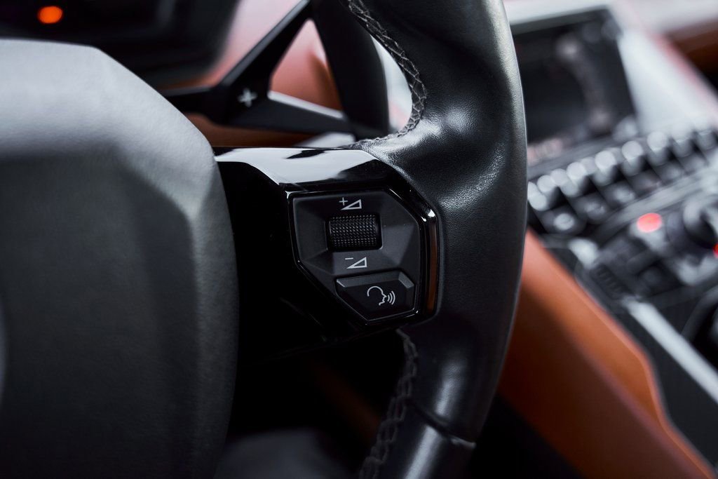 Used 2018 Lamborghini Aventador S image 61