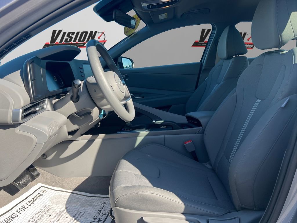 Certified 2025 Hyundai Elantra SE image 9
