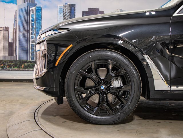 Used 2025 BMW X7 xDrive40i w/ Executive Package image 7