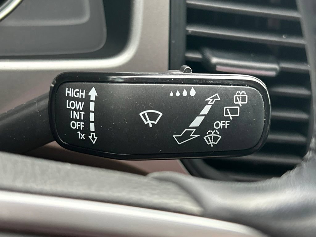 Used 2020 Volkswagen Atlas Cross Sport SE FWD image 30