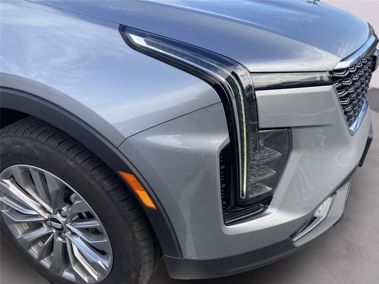 Used 2024 Cadillac XT4 Premium Luxury image 10