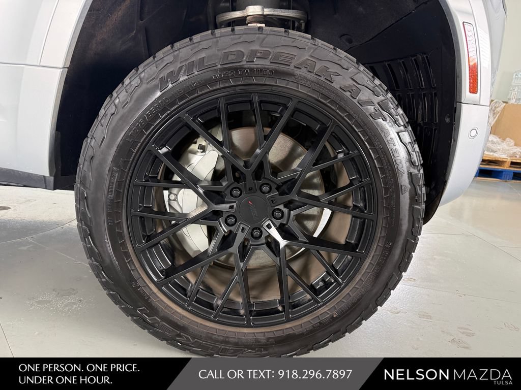 Used 2022 Land Rover Defender 110 XS Edition AWD/4WD image 15
