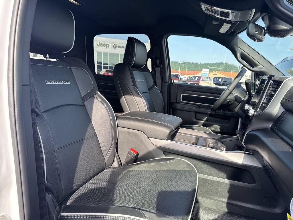 New 2026 RAM 4500 4x4 Crew Cab DRW w/ Laramie Trim Package image 23