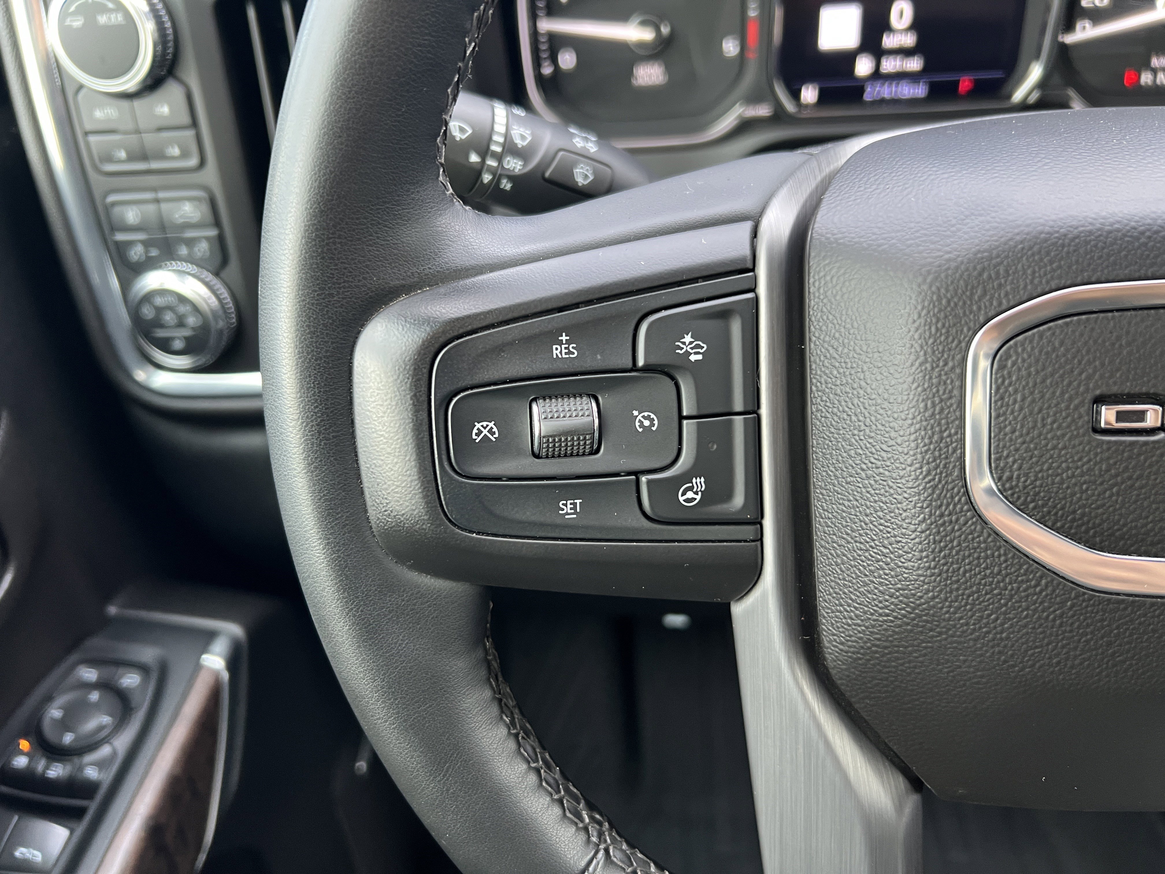 Used 2023 GMC Sierra 3500 Denali w/ Denali Ultimate Package image 27