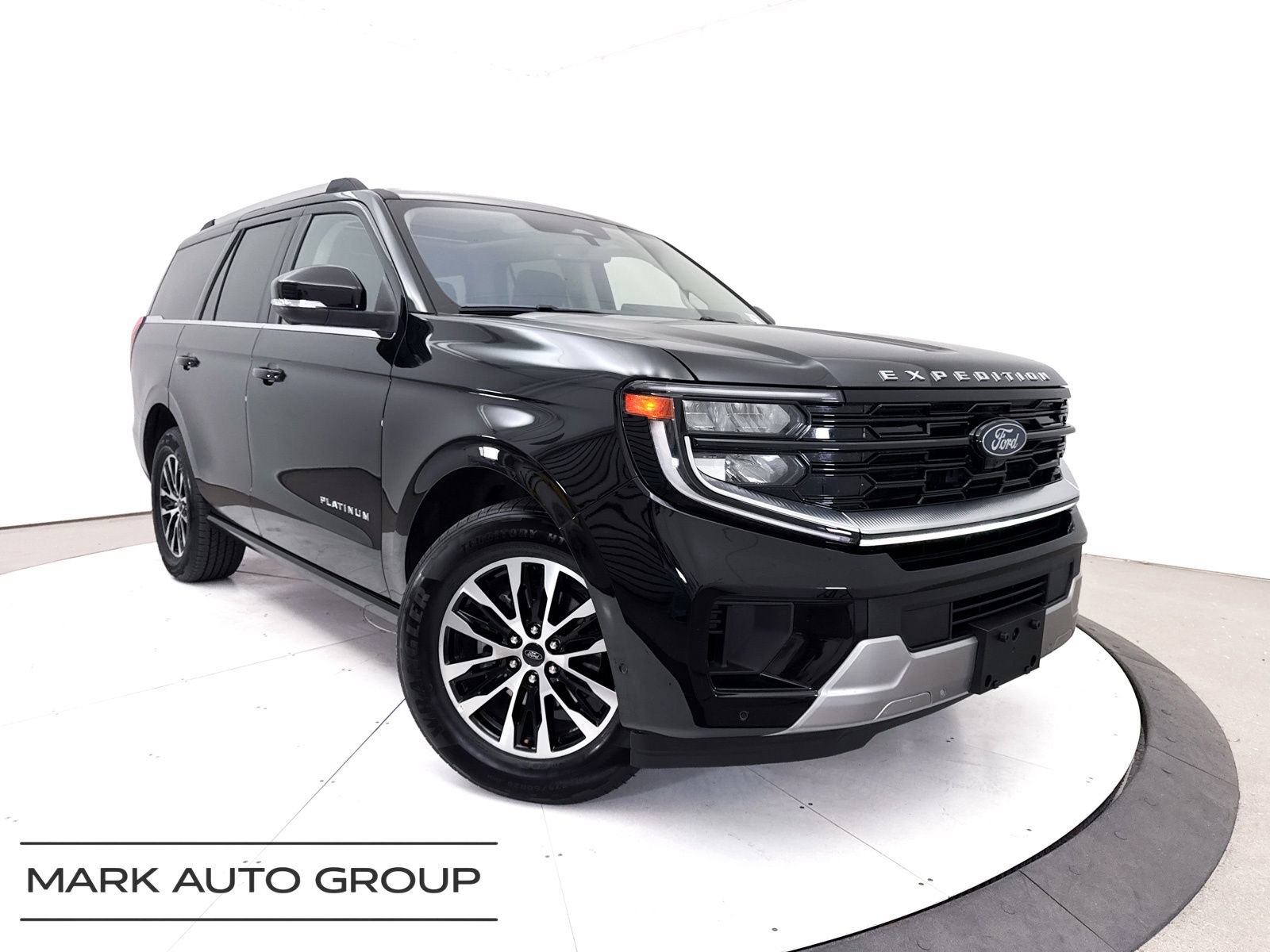 Used 2025 Ford Expedition Platinum AWD/4WD image 2