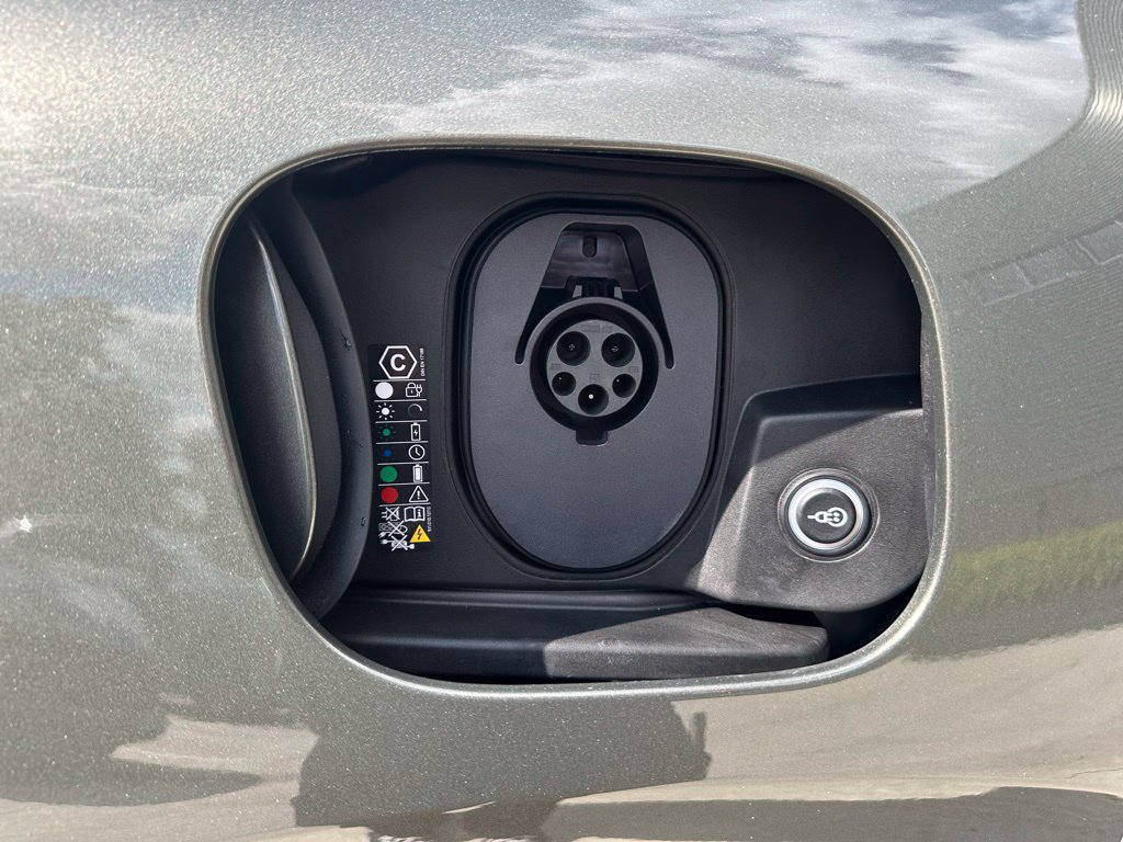 Used 2026 Porsche Macan Electric RWD image 45