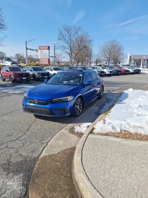 Used 2022 Honda Civic Touring image 3