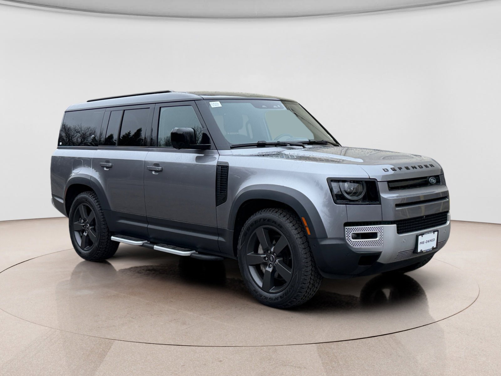 Used 2023 Land Rover Defender 130 SE image 7