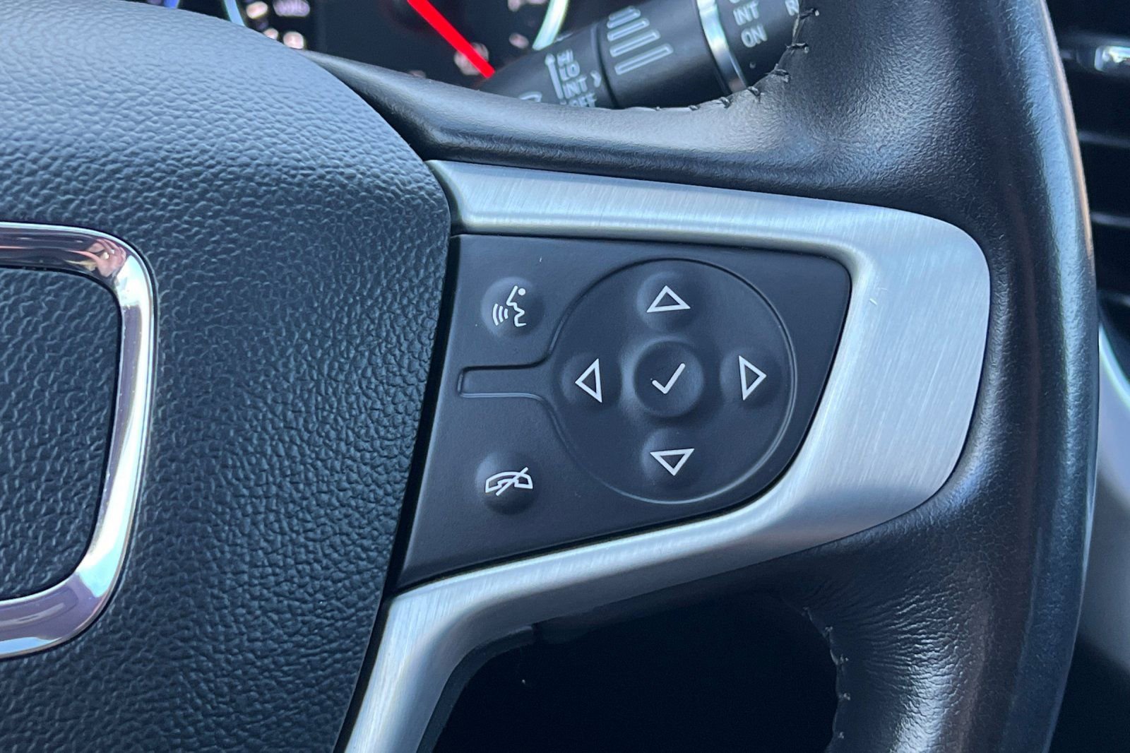 Used 2021 GMC Acadia SLT w/ Technology Package AWD/4WD image 39