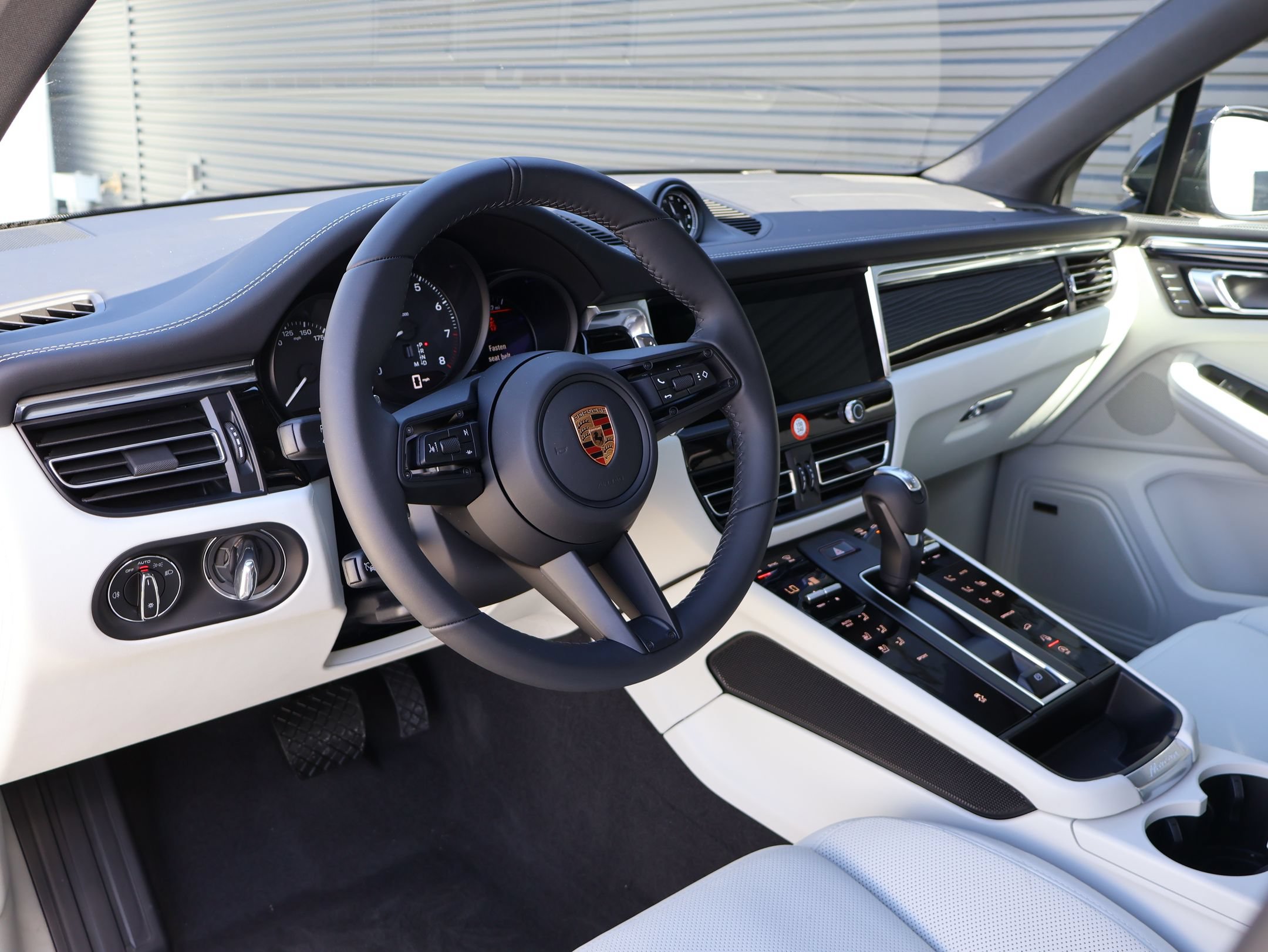 New 2026 Porsche Macan AWD/4WD image 4
