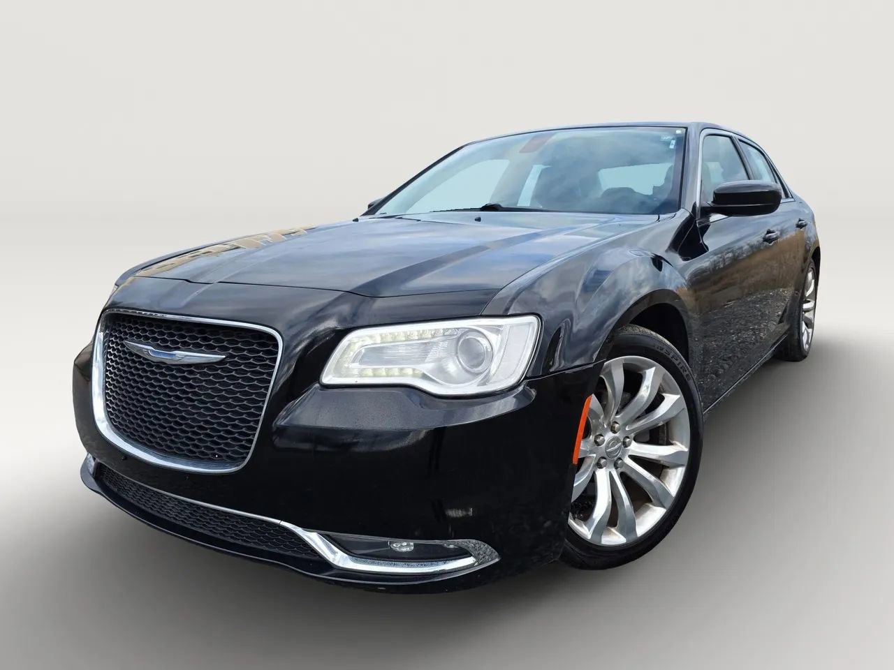 Used 2018 Chrysler 300 Touring L RWD image 1