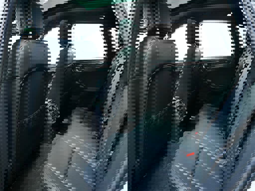 Used 2023 Porsche Macan Turbo image 13