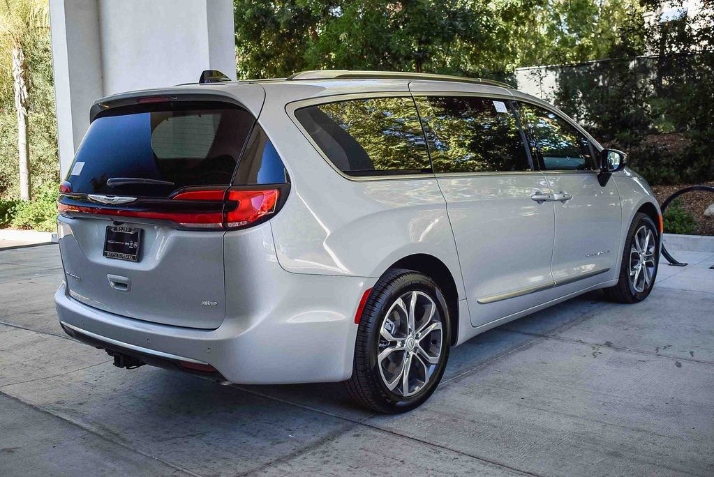 New 2026 Chrysler Pacifica Pinnacle w/ Trailer Tow Group image 6