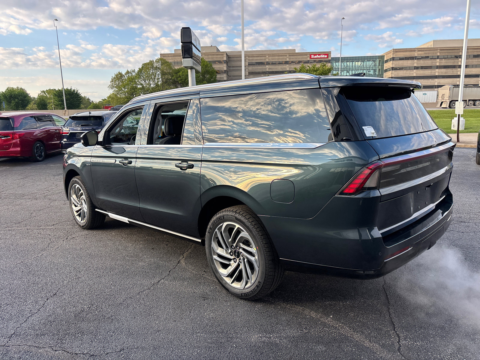 New 2026 Lincoln Navigator L Reserve AWD/4WD image 5
