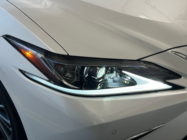 Used 2025 Lexus ES 300h w/ Premium Package FWD image 18
