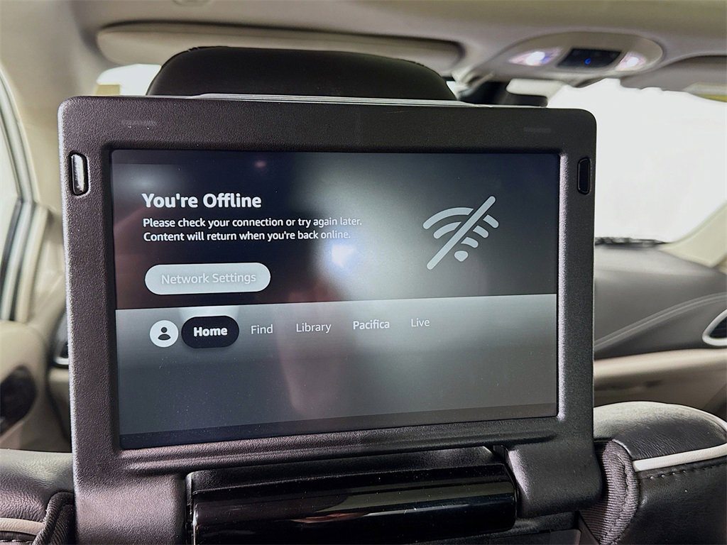 Used 2022 Chrysler Pacifica Limited w/ Uconnect Theater Family Group image 28