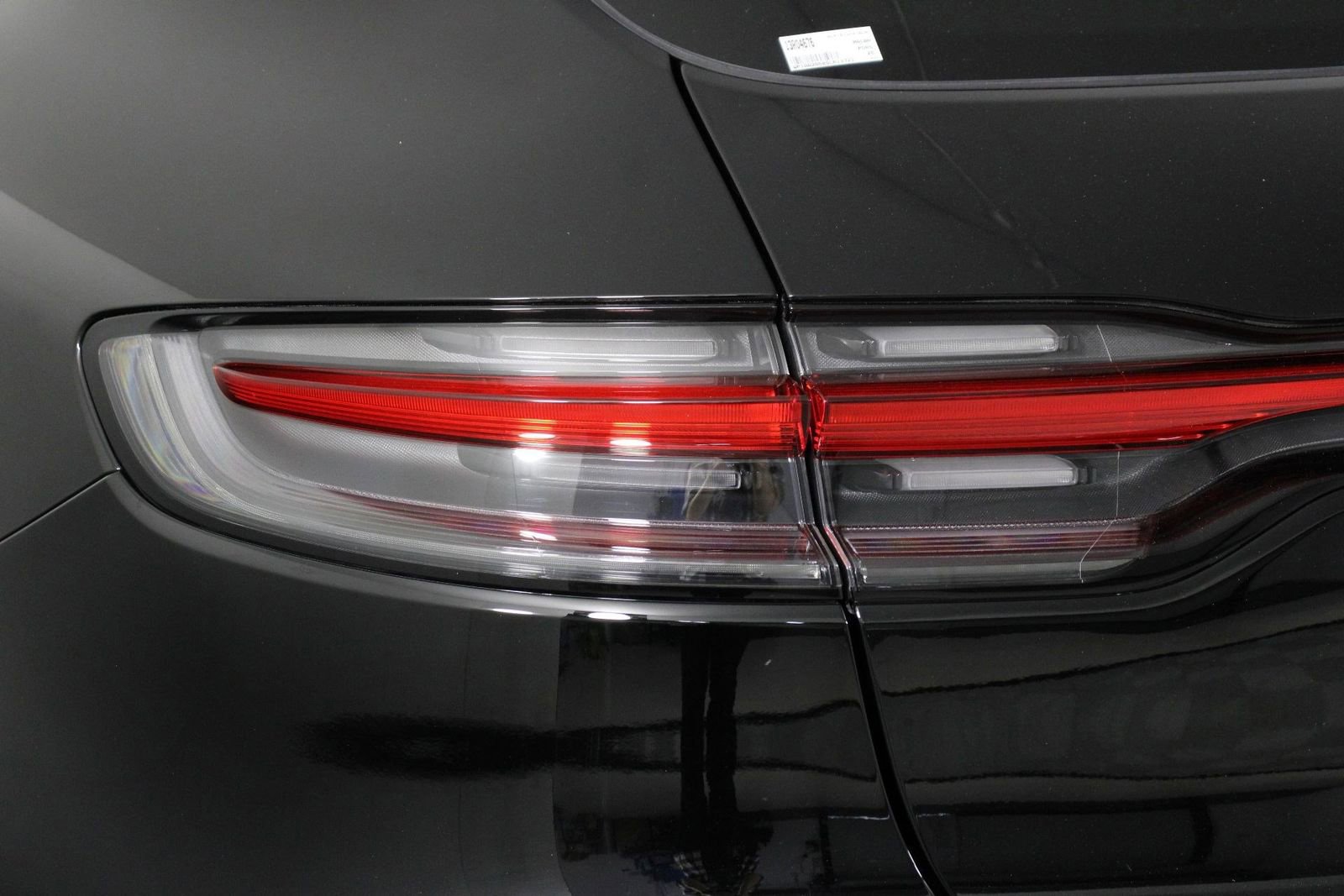 Certified 2025 Porsche Macan image 21