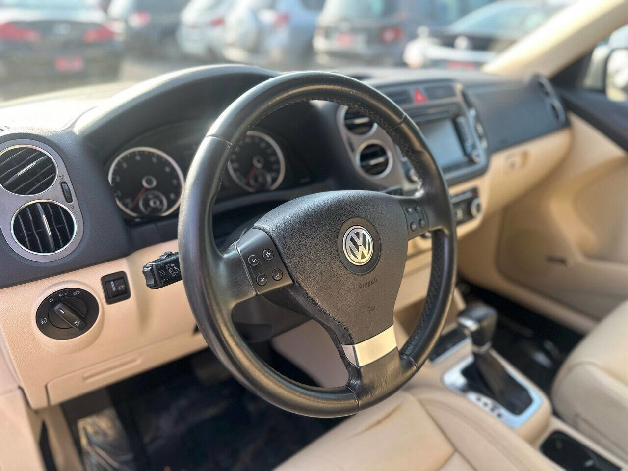 Used 2010 Volkswagen Tiguan Wolfsburg Edition image 17