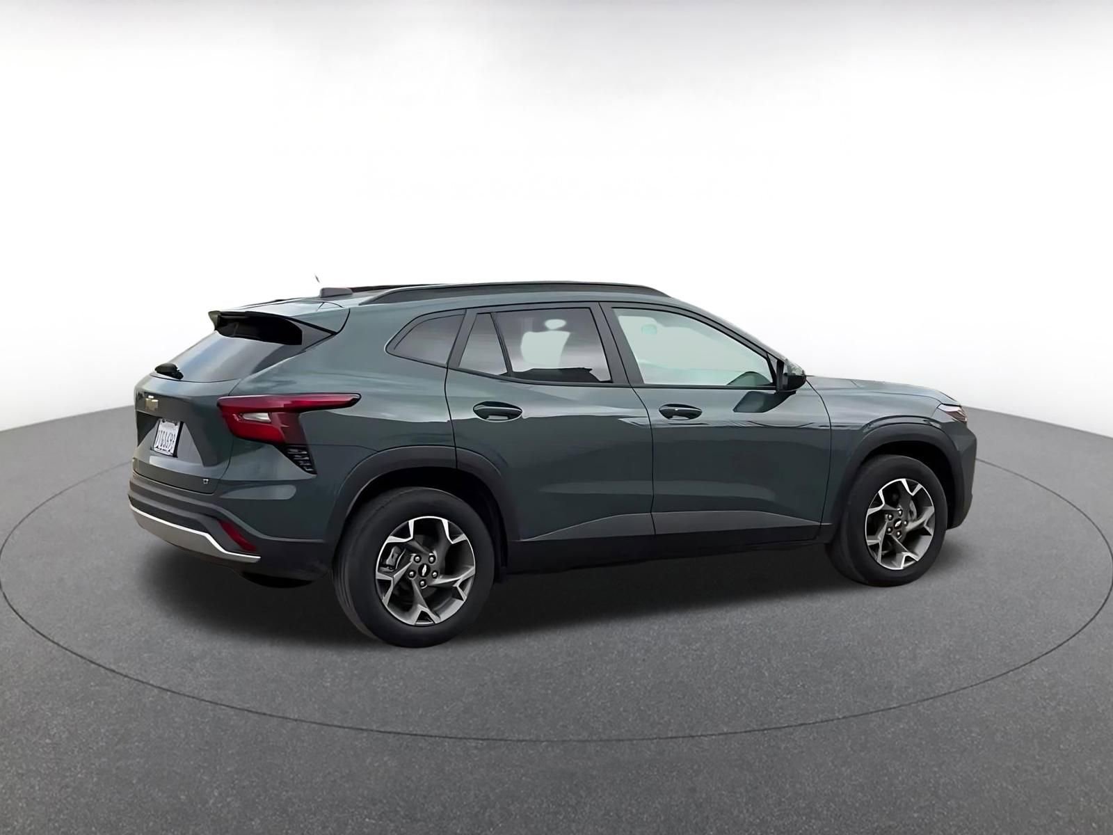 Used 2025 Chevrolet Trax LT w/ LT Convenience Package FWD image 15