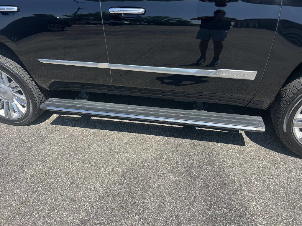 Used 2019 Cadillac Escalade Platinum image 35