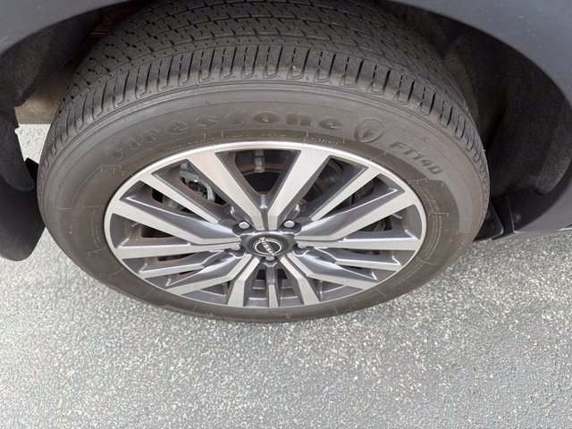 Used 2023 Nissan Kicks SR w/ SR Premium Package FWD image 11