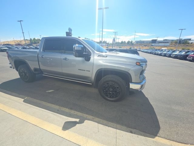 Used 2025 Chevrolet Silverado 3500 LTZ w/ LTZ Plus Package AWD/4WD image 4