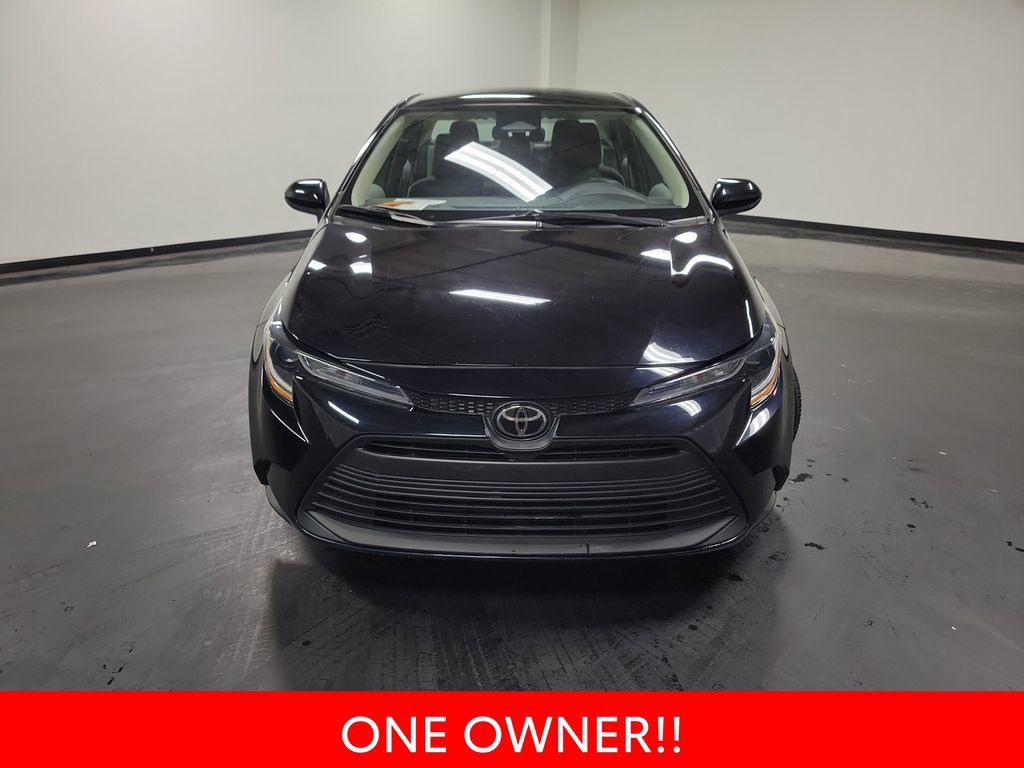 Used 2023 Toyota Corolla LE FWD image 3