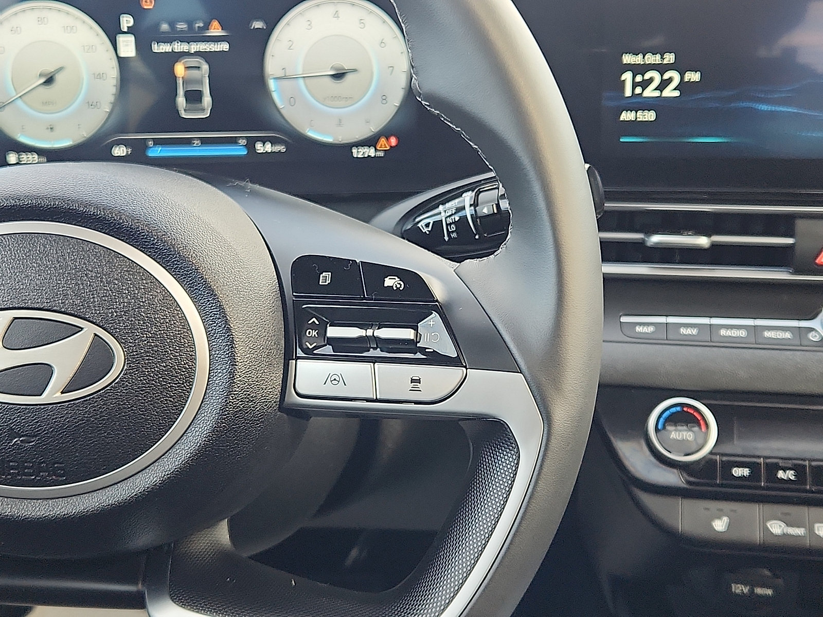 Certified 2025 Hyundai Elantra Limited FWD image 15