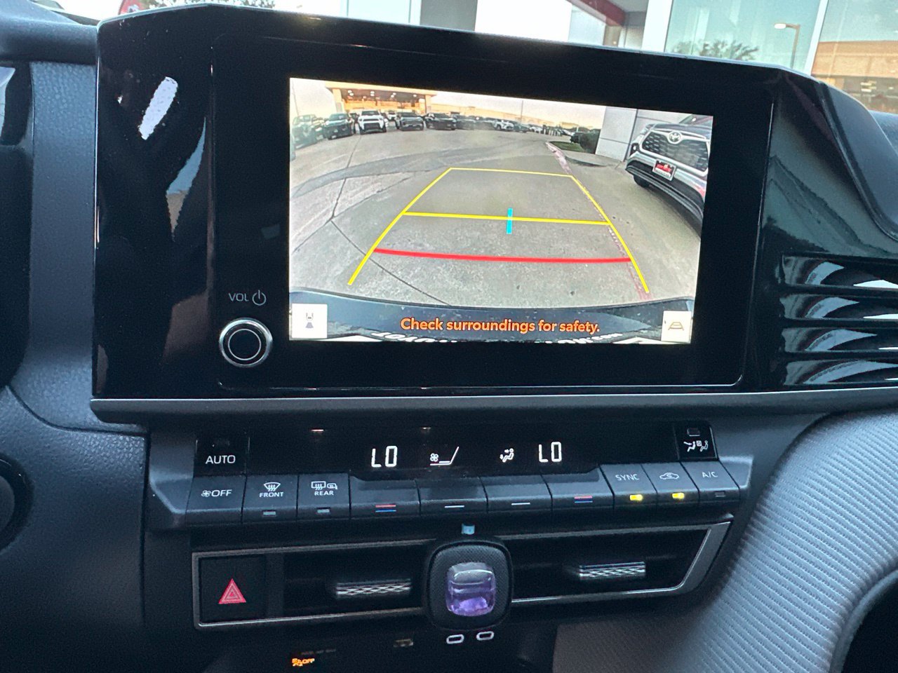 Used 2025 Toyota Camry SE w/ Convenience Package FWD image 5