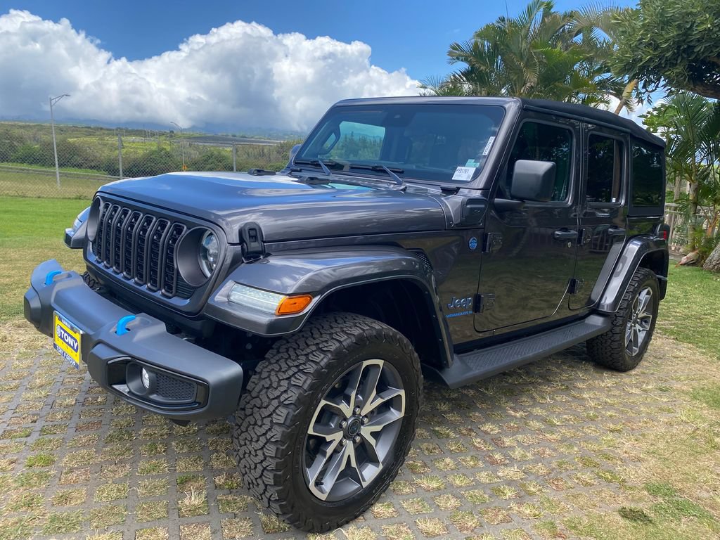 Used 2024 Jeep Wrangler Unlimited w/ LED Headlamp & Fog Lamp Group AWD/4WD image 3
