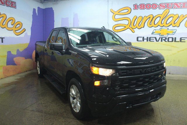 Used 2023 Chevrolet Silverado 1500 Custom image 2