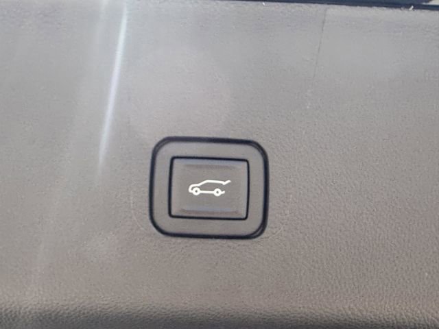 Used 2023 Chevrolet Traverse LT AWD/4WD image 16