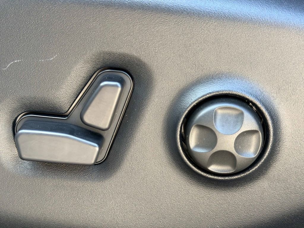 Used 2026 Chrysler Pacifica Select FWD image 20