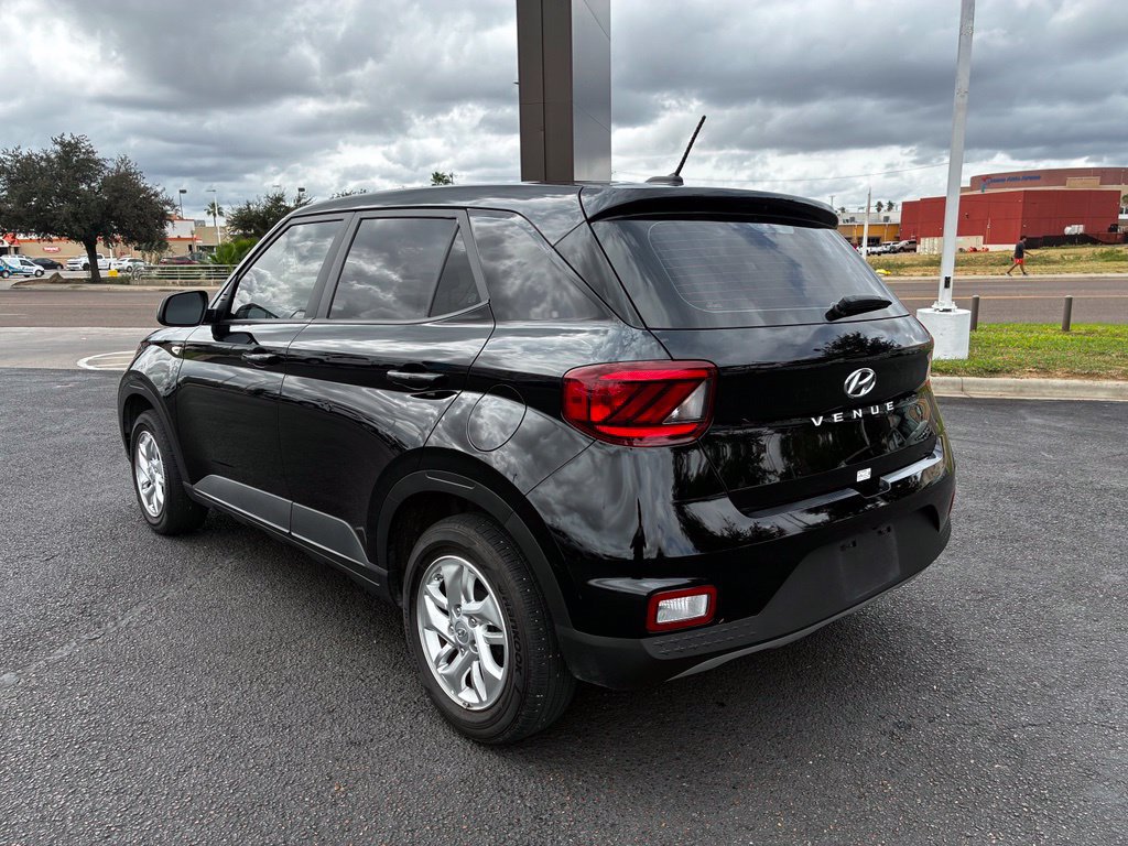 Used 2025 Hyundai Venue SE FWD image 3