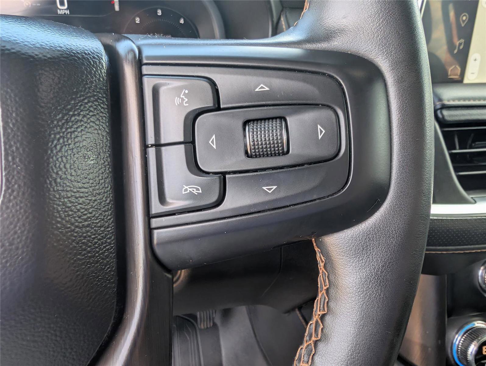 Used 2023 GMC Yukon AT4 w/ Technology Package AWD/4WD image 22