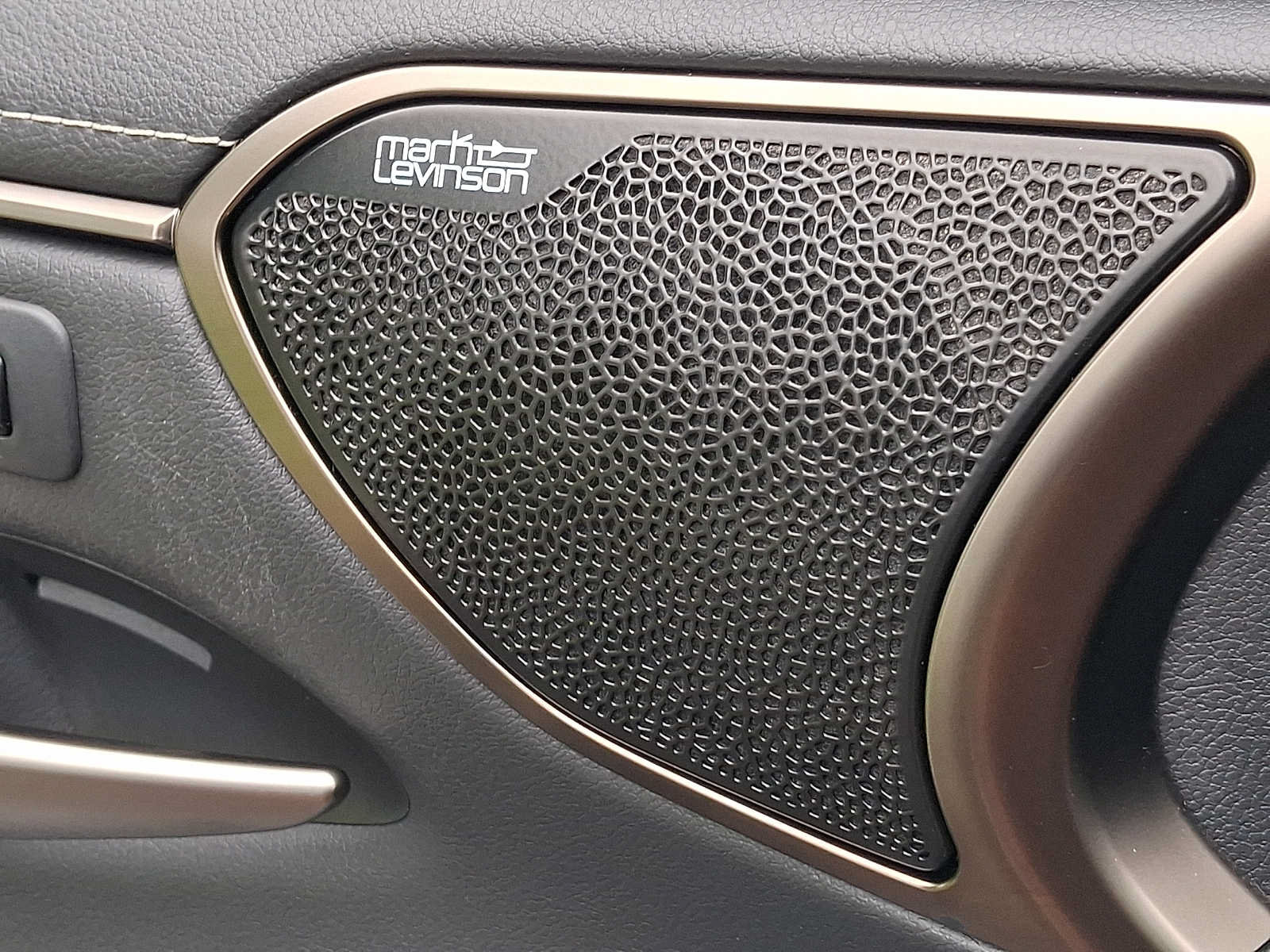 Used 2019 Lexus ES 350 Ultra Luxury w/ Accessory Package 2 FWD image 24