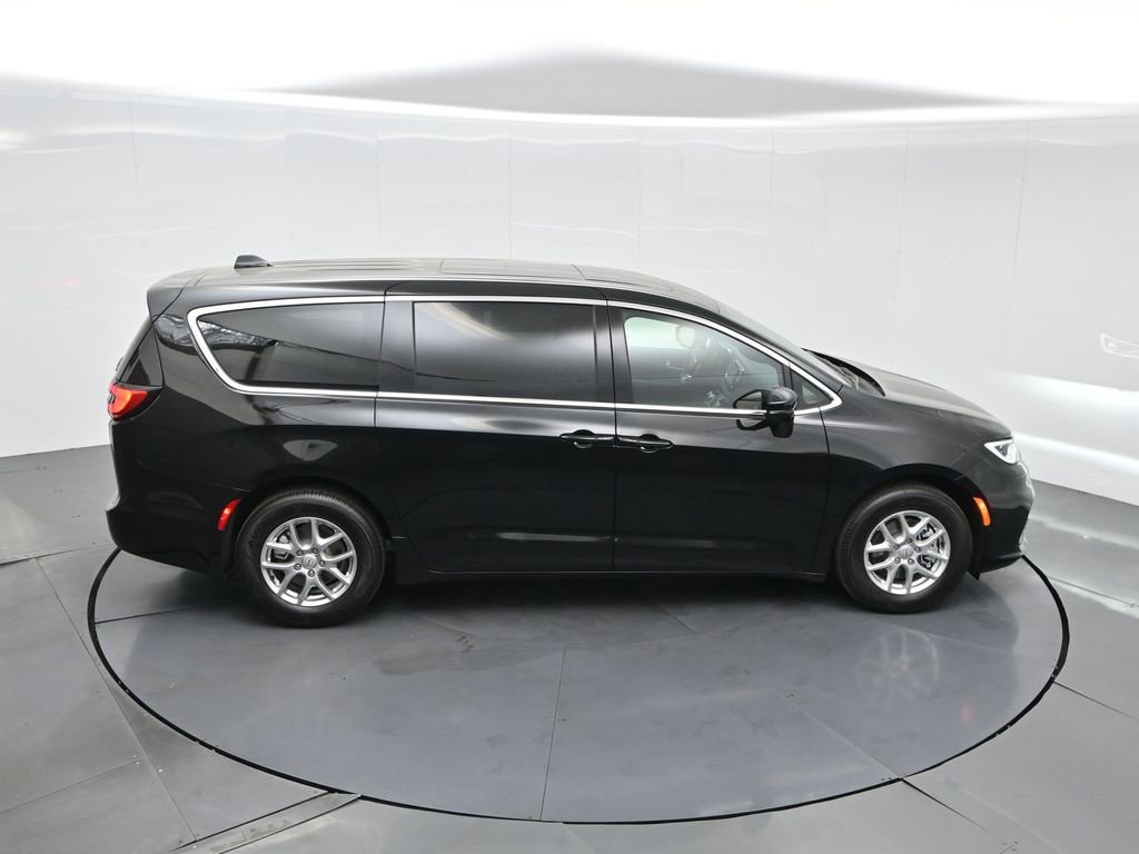 New 2026 Chrysler Pacifica Select image 49