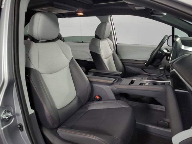 Used 2023 Toyota Sienna XSE w/ XSE Plus Package image 16