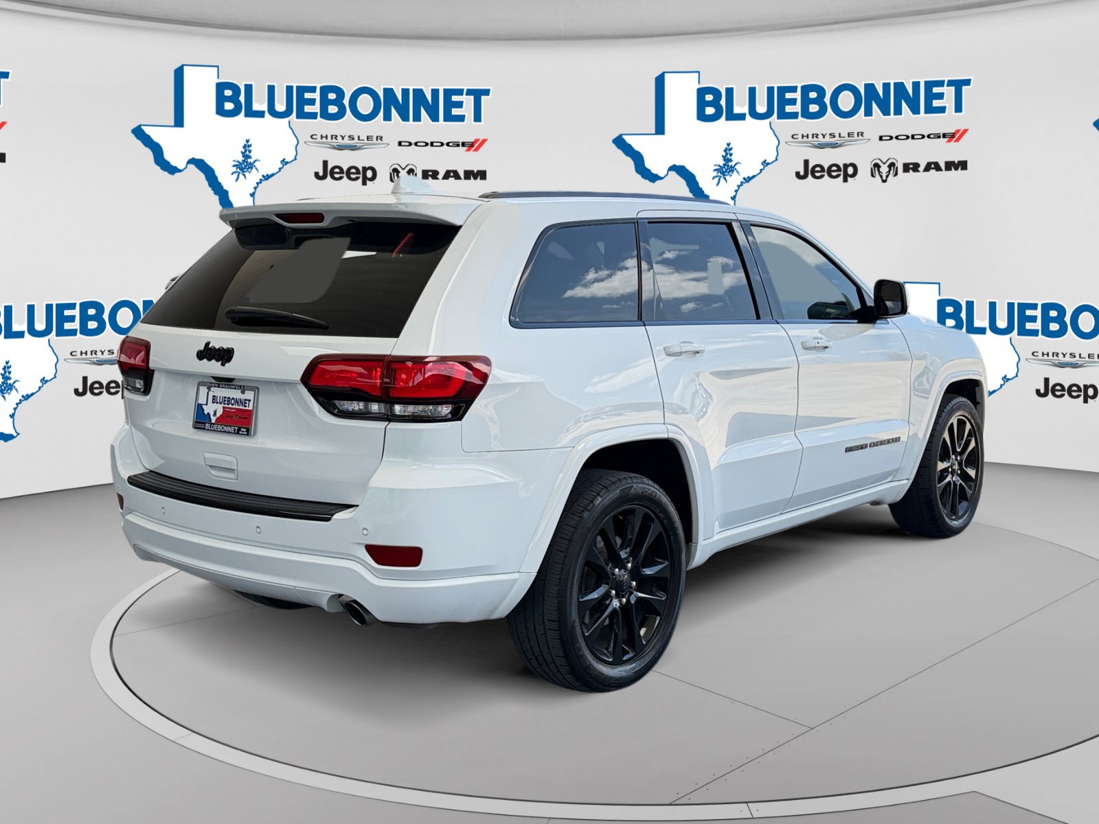 Certified 2017 Jeep Grand Cherokee Altitude RWD image 5