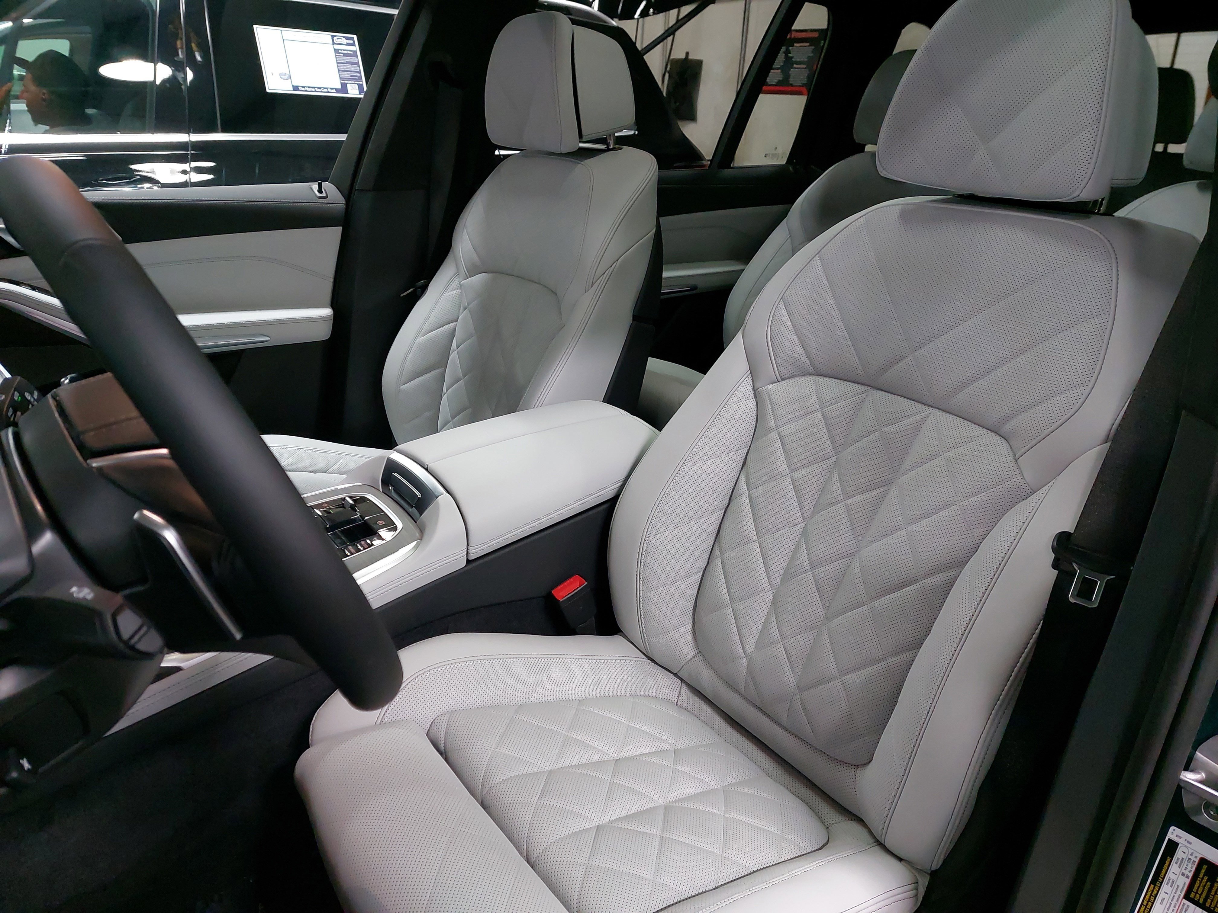 New 2026 BMW X7 xDrive40i w/ Premium Package image 17
