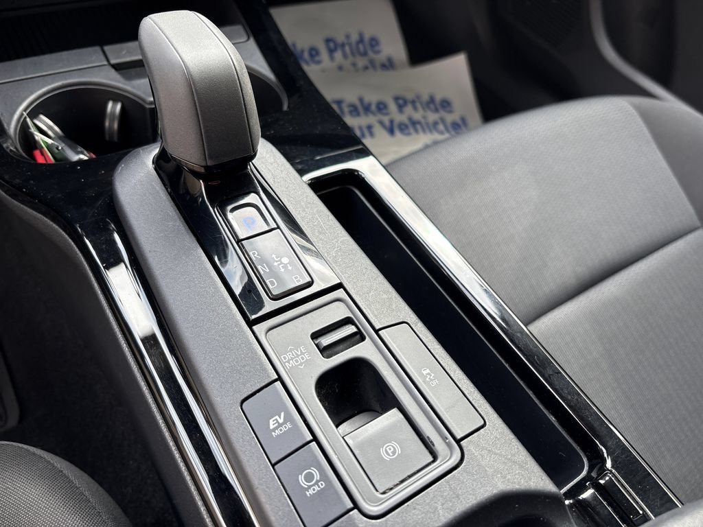 Used 2025 Toyota Prius LE FWD image 12