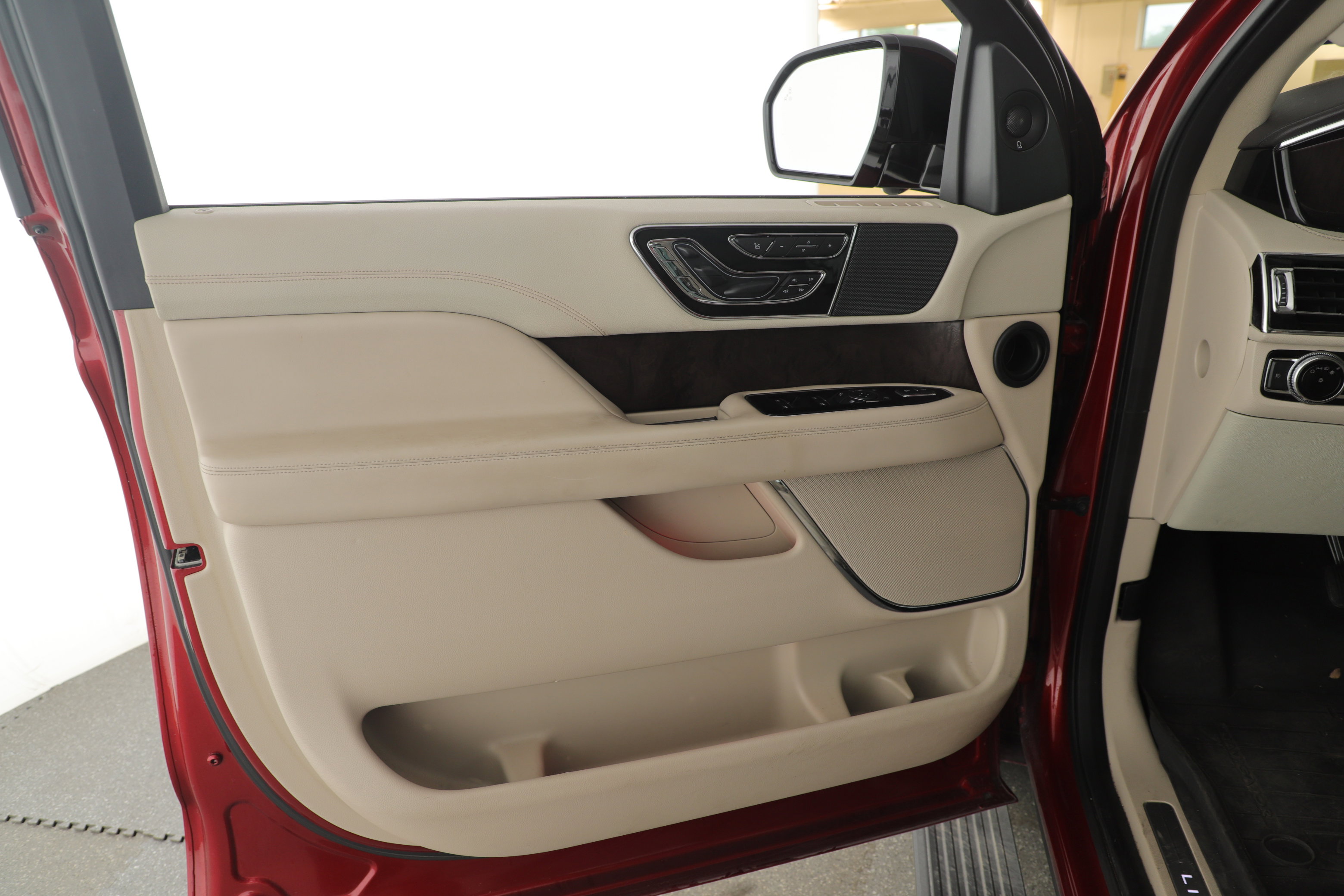 Used 2018 Lincoln Navigator Select w/ Technology Package image 20