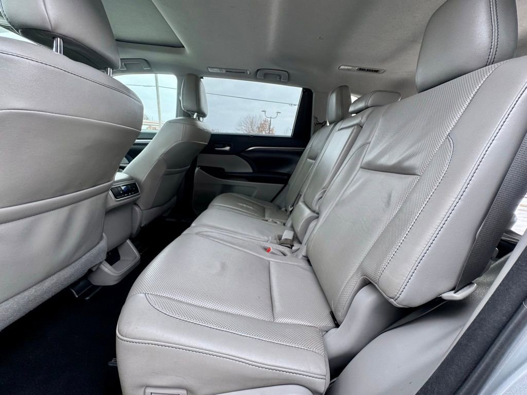 Used 2018 Toyota Highlander Limited image 17
