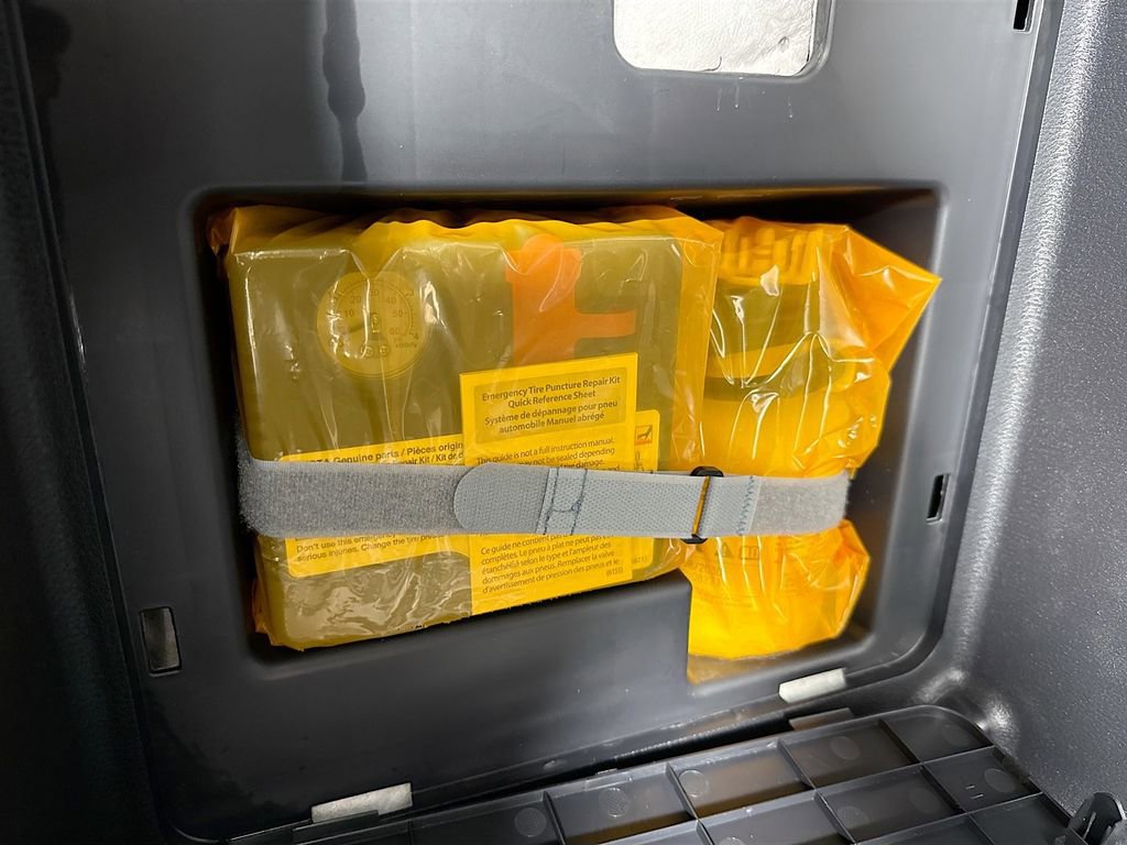 Certified 2025 Toyota Sienna XSE image 37