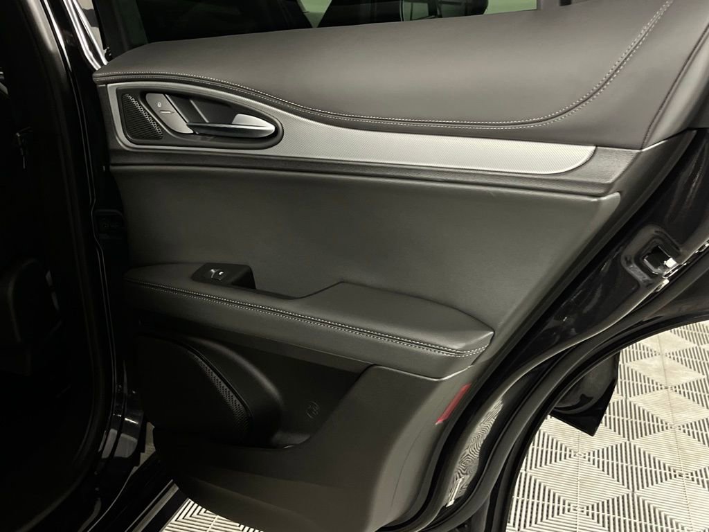 Used 2024 Alfa Romeo Stelvio Veloce image 31