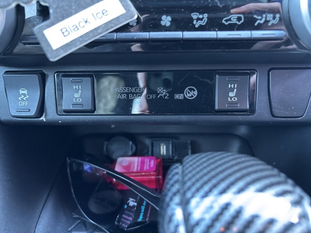 Used 2021 Toyota RAV4 XLE w/ Convenience Package image 16