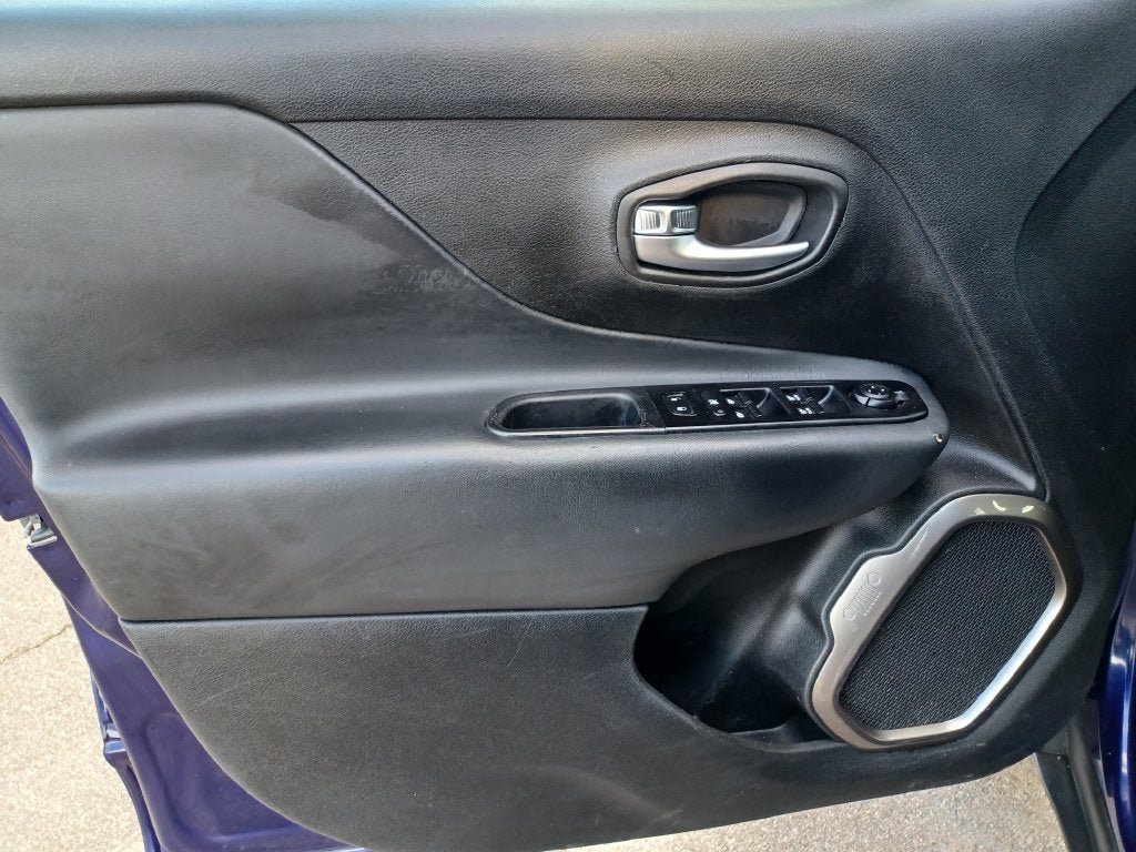 Used 2021 Jeep Renegade Limited AWD/4WD image 7