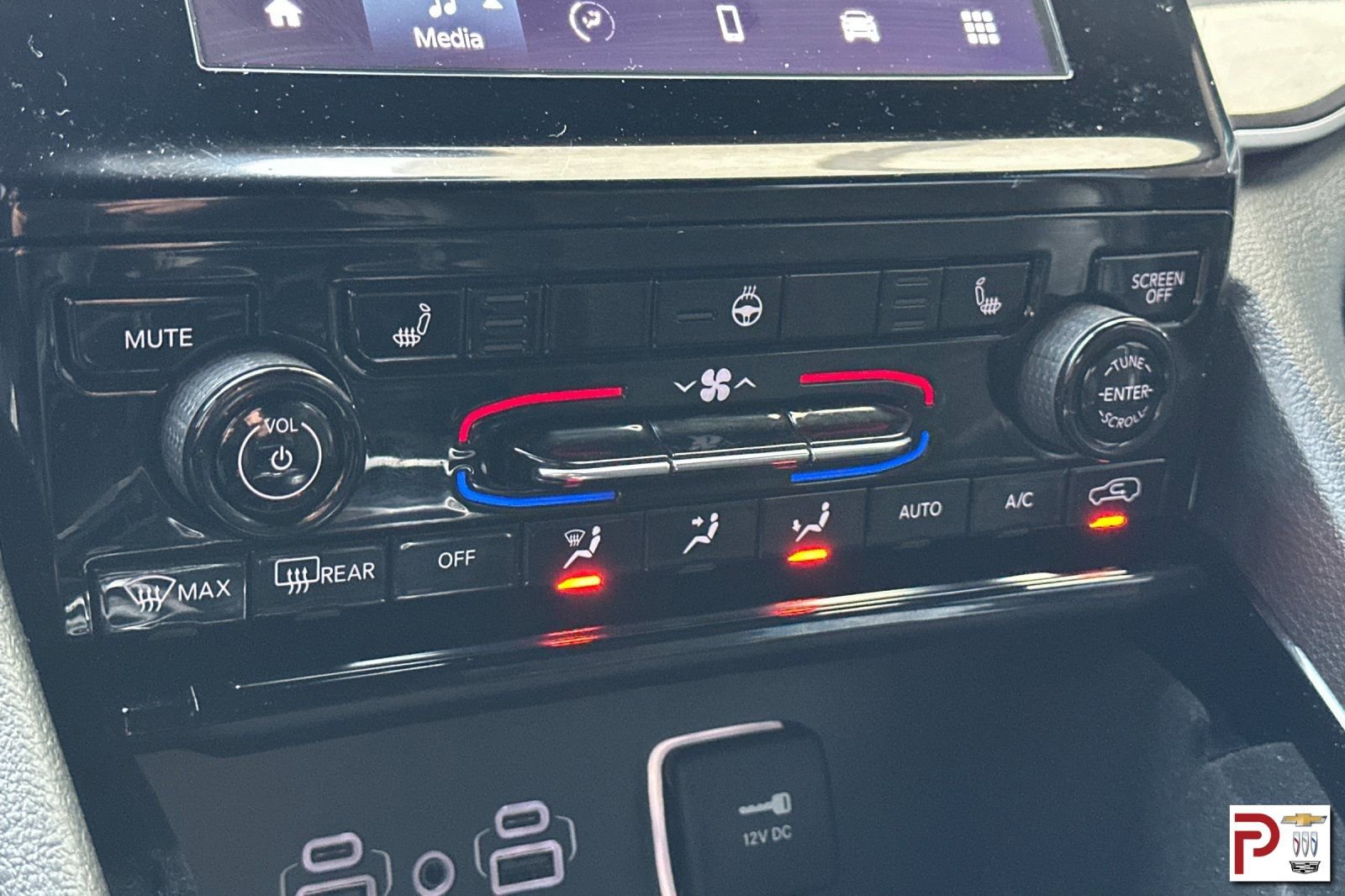 Used 2022 Jeep Grand Cherokee L Laredo image 26