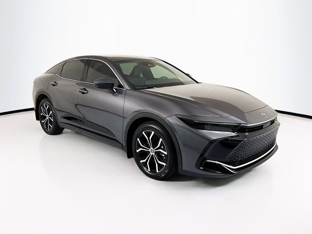 Used 2023 Toyota Crown XLE image 3