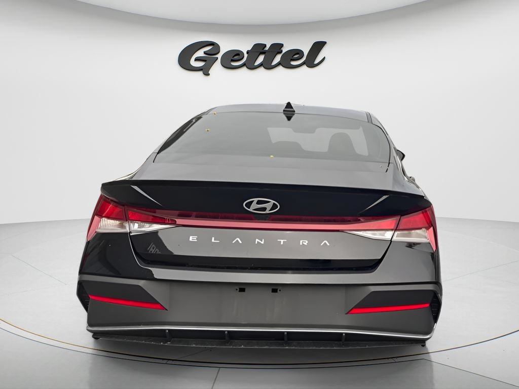 Certified 2025 Hyundai Elantra Sport FWD image 6